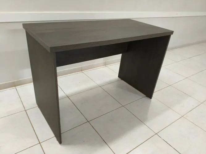 Mesa MDF pequena