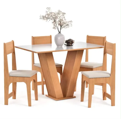 Mesa de jantar com quatro cadeiras