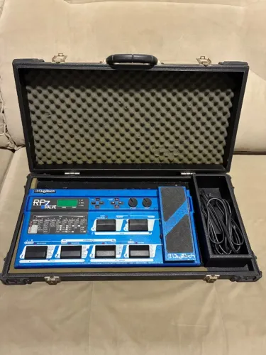 Pedaleira Digitech RP7 Valvulada com Case
