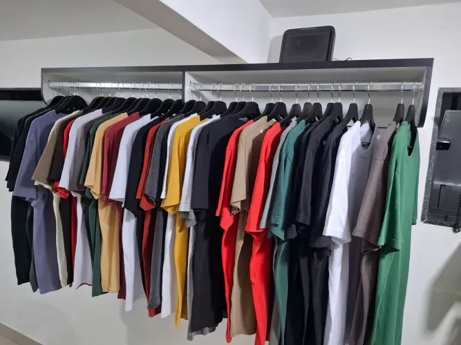 ARARAS DE ROUPAS PARA LOJA EM DF
