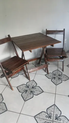 Jogo de mesa com duas cadeiras