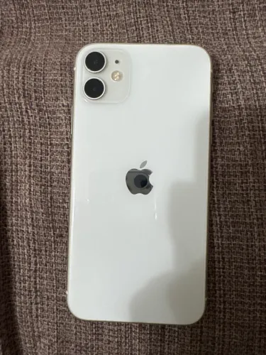 iPhone 11 seminovo sem arranhão e bem cuidado!