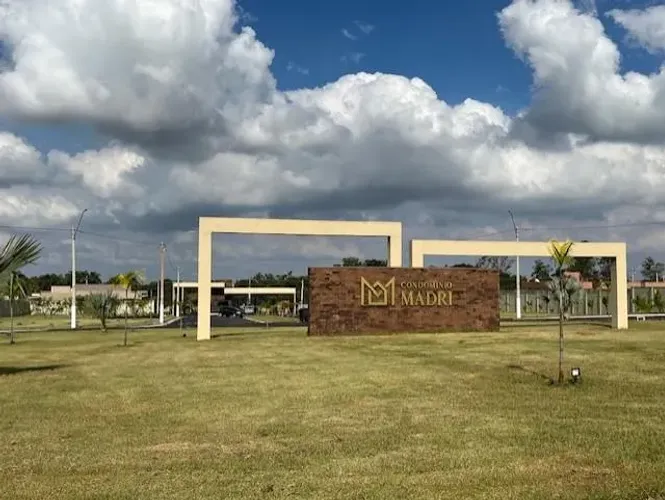 Condominio fechado Madri pronto para construir | Só aqui na Imobiliária Rosa e Rangel