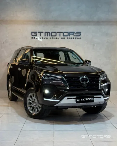 Toyota Hilux SW4 SRX 4X4 2.8 TDI 16V Dies. Aut. 2023