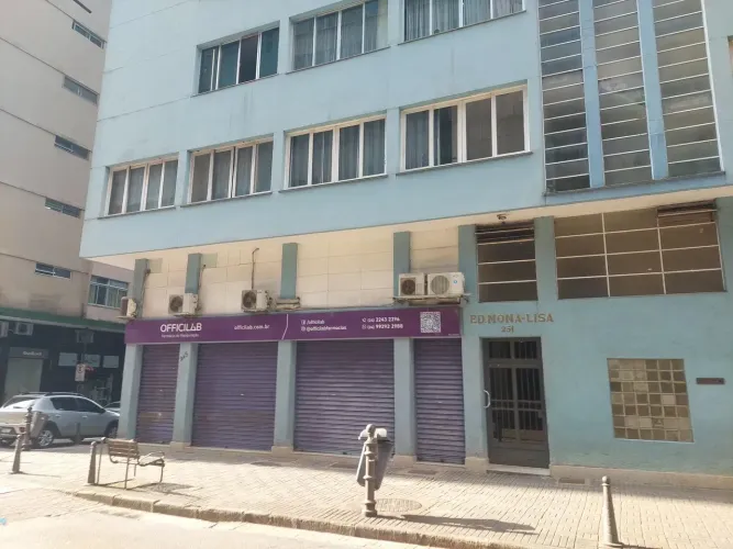 Apto Centro, frente, amplo, sol, reformadíssimo, Rua 16 de março, excelente preço - Petróp
