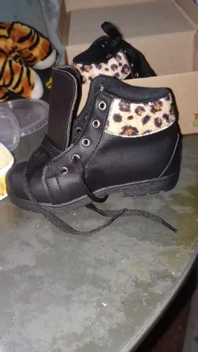Bota infantil nova