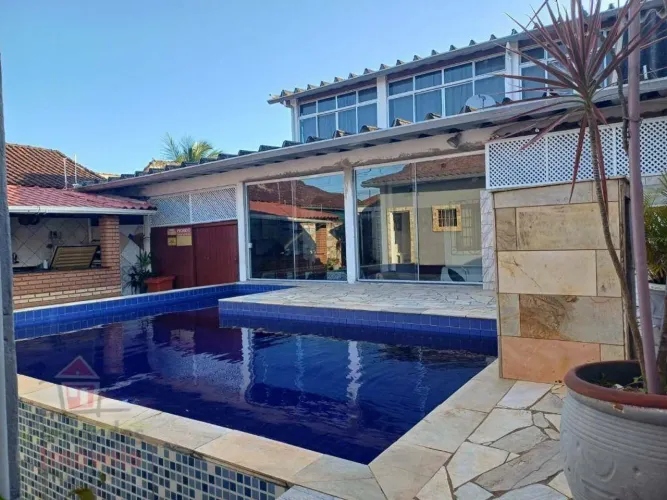 Belíssima Casa Com Piscina 4 Quartos à venda Por R$725.000 Balneário Jussara em Mongaguá