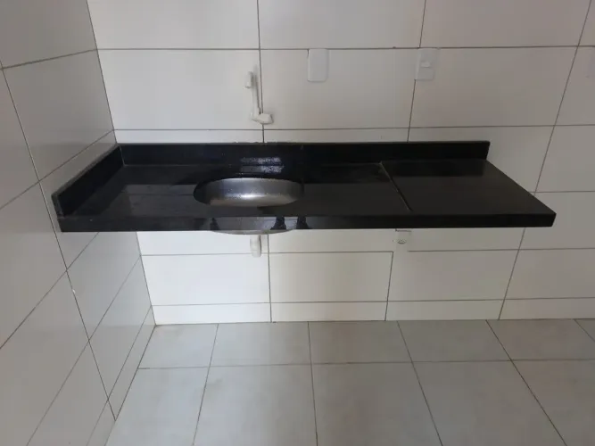 Vende-se pia de granito completa com (1,60x 60)