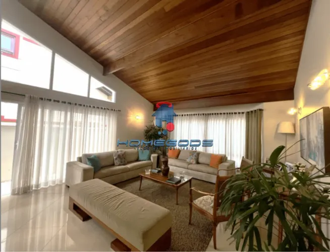 Casa à venda com terreno de 783m, 3 suites amplas, gourmet com churrasqueira e um grande q