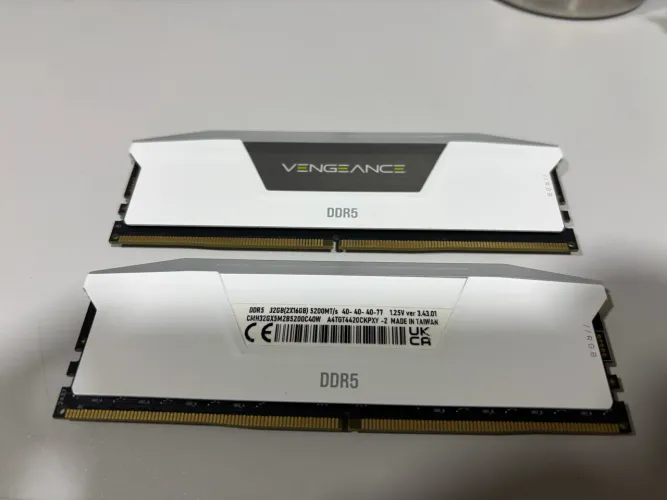 Memória RAM Corsair Vengeance DDR5 32GB (2x16GB) 5200Mt/s CL40