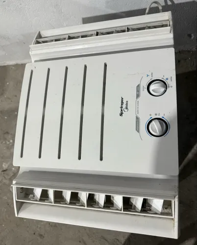 Ar condicionado da marca Midea 