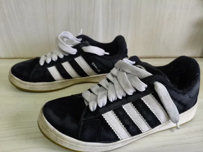 Tênis Adidas 36 usado em bom estado todo original .