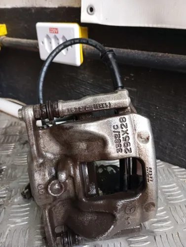 Pinça de freio Mercedes gla 200 lado esquerdo diateiro
