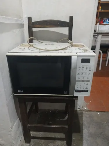 Micro-ondas com defeito.
