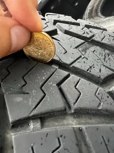 2 Pneus At 235/70 aro 16