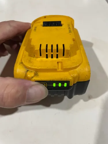 Bateria Dewalt 20v 4ah original perfeita