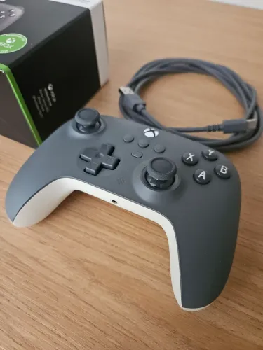 Controle Xbox e PC 8BitDo Ultimate C Wired Hall Effect