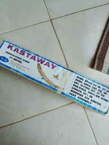 Vendo kit, (balsa), aeromodelo planador "Kastaway".