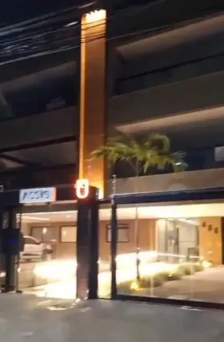 Lançamento de prédio baixo com apartamentos e coberturas amplos próximo à Estrada Benvindo