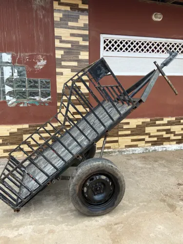 Carrocinha Reboque Metálica Reforçada - Ideal para Carga
