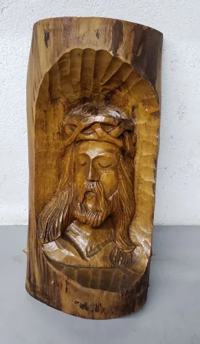 Escultura Jesus Cristo entalhada na madeira