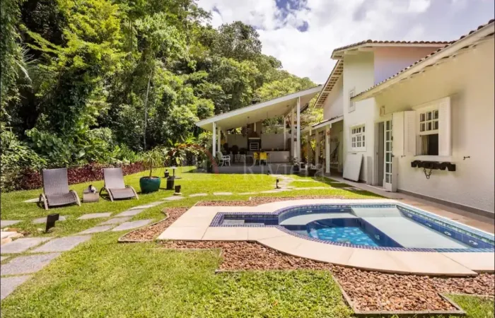 Casa em Condomínio a Venda na Praia de Pauba