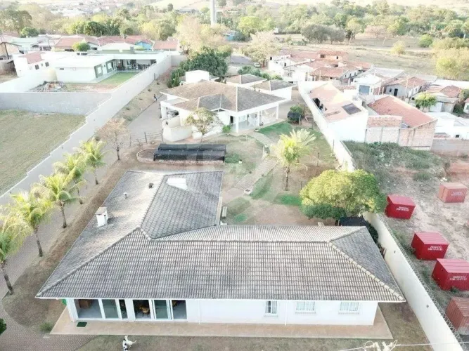 Chácara luxuosa a venda em Piratininga com 4 Suítes 3.000m² pronta para morar