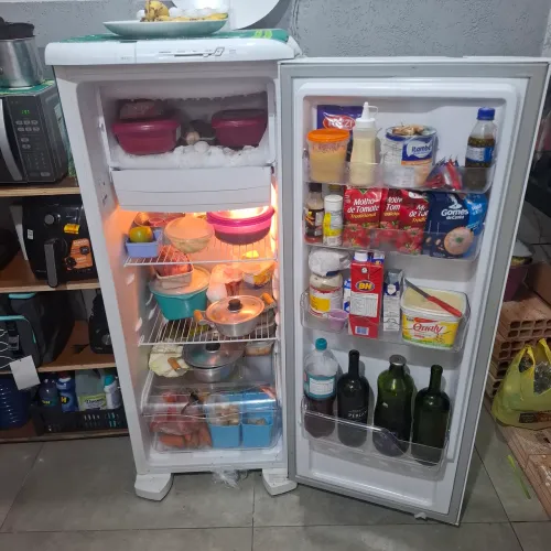 Geladeira uso 1 ano e 4 meses