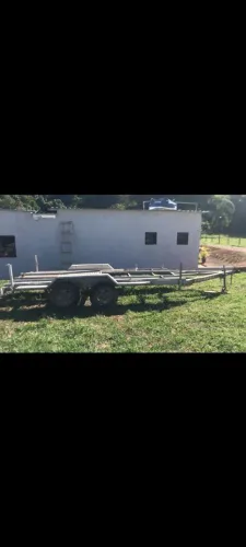 Carretinha reboque,e tem prancha