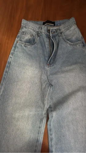 Calça lança perfume