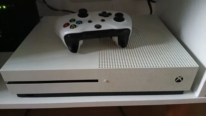 Xbox One S + 1 Controle/ Vendo ou Troco por Xbox Series S Mais Volta!