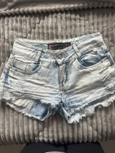 Short jeans