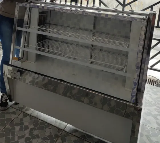 Vitrine Refrigerada Refrigel 1,25m para Bolos Tortas Vidro Reto