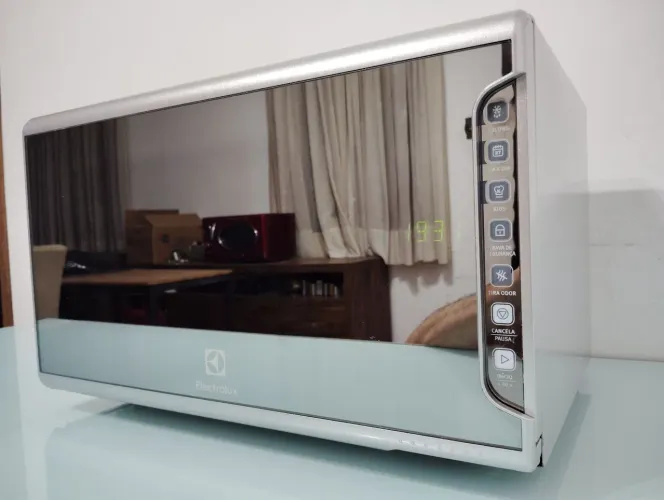 Microondas Electrolux Espelhado Cor Inox com Painel Integrado 31 litros 