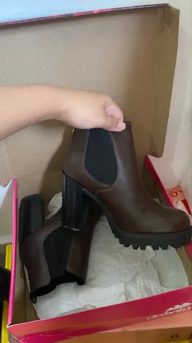 Bota marrom