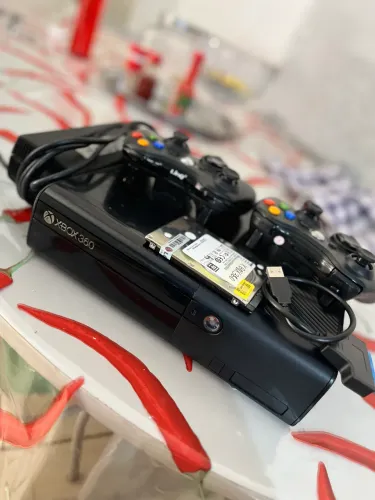 Xbox 360 E - Super Slim