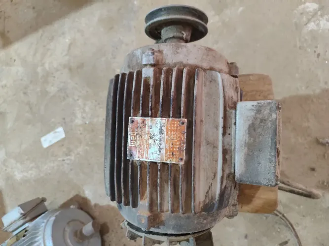 Motor elétrico trifásico 4 cv