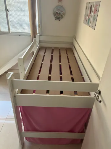 Cama infantil com escorregador