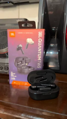 Fone JBL Quantum TWS