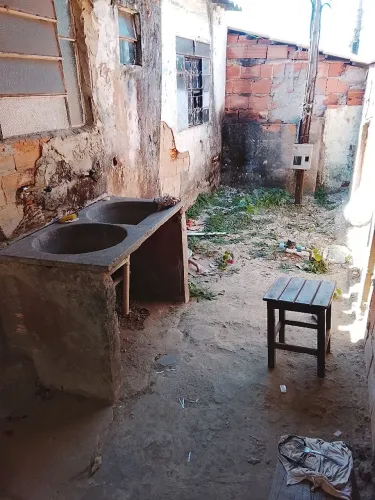Vendo um barracão em sarzedo