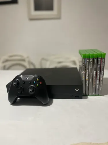 Xbox One X 1TB - 4K Real + 1 Controle + 6 Jogos (Excelente Estado!)