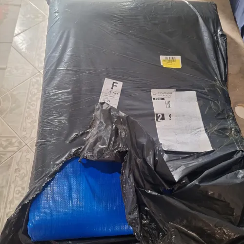Vendo lona 4x6 300 micras, na cor azul, nunca utilizada.