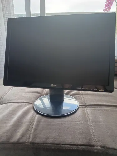 Monitor LG W1942S (com Defeito)