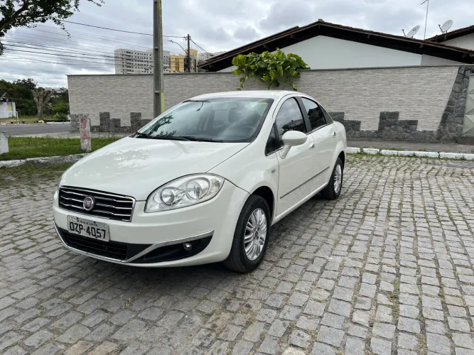 Fiat Linea Essence 1.8 Flex 16V 4P 2015