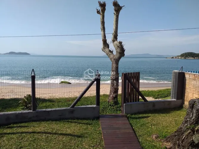 Casa Pé na areia Praia do Magalhães