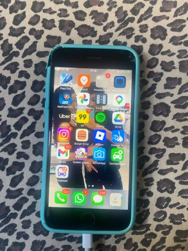 Vendo um iPhone 8 64 giga