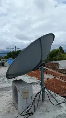 Técnico instalação parabólica antenas Sky claro