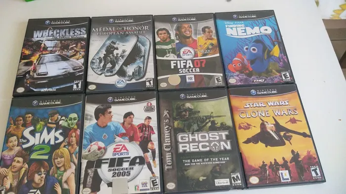 Vendo jogos de Nintendo Gamecube .