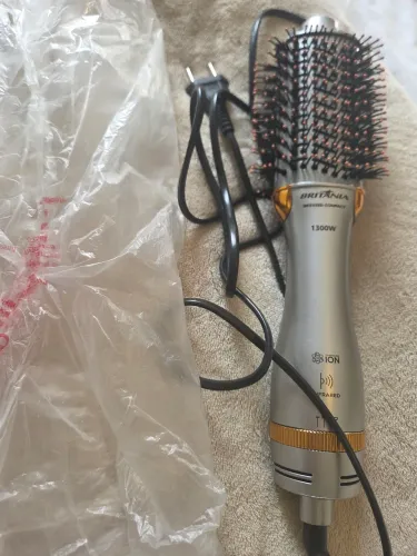 ESCOVA SECADORA BRITANIA, BIVOLT, 1300W, BES33SD COMPACT,TOURMALINE ICOM, CABO GIRATÓRIO. 