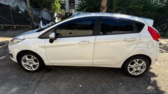 Ford Fiesta 1.5 16V Flex Mec. 5P 2015